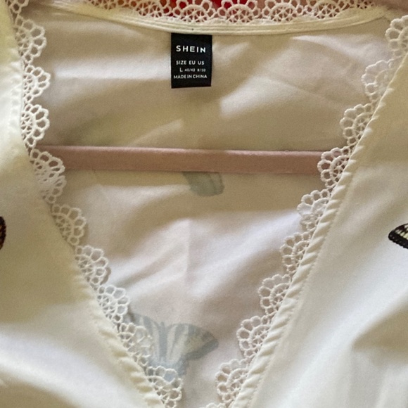 Butterfly & Floral Guipere Top & Shorts set sz L 8/10 - Picture 3 of 9